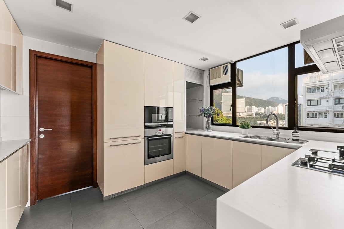 https://img.propertyraptor.com/cdn-cgi/imagedelivery/KD5bF_AFL0JDTbKLWF7z9g/ap8/ap8_001/hornet/prp/img/a35d896fe01d02ef2151604a2bf7d2e8-wtm.jpg/public
