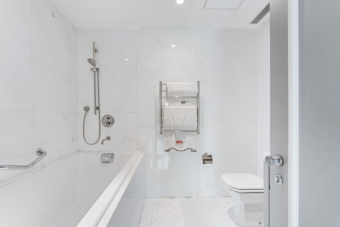 https://img.propertyraptor.com/cdn-cgi/imagedelivery/KD5bF_AFL0JDTbKLWF7z9g/ap8/ap8_001/hornet/prp/img/a36e303ece4e2651464354336bd13612-wtm.jpg/public
