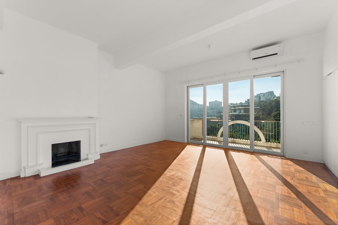 https://img.propertyraptor.com/cdn-cgi/imagedelivery/KD5bF_AFL0JDTbKLWF7z9g/ap8/ap8_001/hornet/prp/img/a3a29ad52ce97885def3e442e2c601f8-wtm.jpg/public