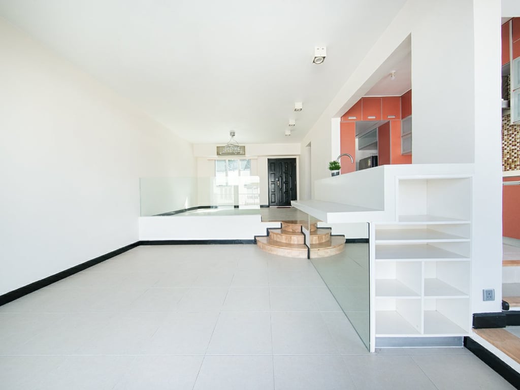 https://img.propertyraptor.com/cdn-cgi/imagedelivery/KD5bF_AFL0JDTbKLWF7z9g/ap8/ap8_001/hornet/prp/img/a3c67b71480440bac23fb40b795fccae.jpg/public