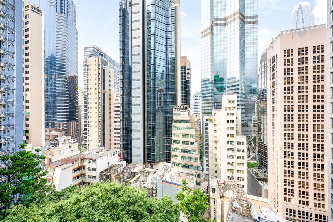 https://img.propertyraptor.com/cdn-cgi/imagedelivery/KD5bF_AFL0JDTbKLWF7z9g/ap8/ap8_001/hornet/prp/img/a3cb385d0b4850ad3e1940b4b3ba6157-wtm.jpg/public