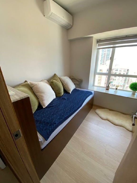https://img.propertyraptor.com/cdn-cgi/imagedelivery/KD5bF_AFL0JDTbKLWF7z9g/ap8/ap8_001/hornet/prp/img/a3e3df5ca0aacae9e00f2a96b5f39343-wtm.jpg/public