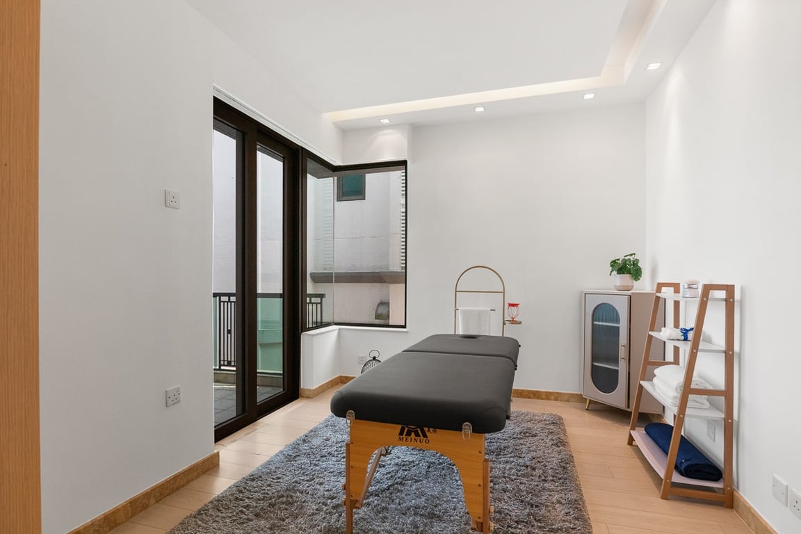 https://img.propertyraptor.com/cdn-cgi/imagedelivery/KD5bF_AFL0JDTbKLWF7z9g/ap8/ap8_001/hornet/prp/img/a3f90471f04211890c3fcf1727635643-wtm.jpg/public