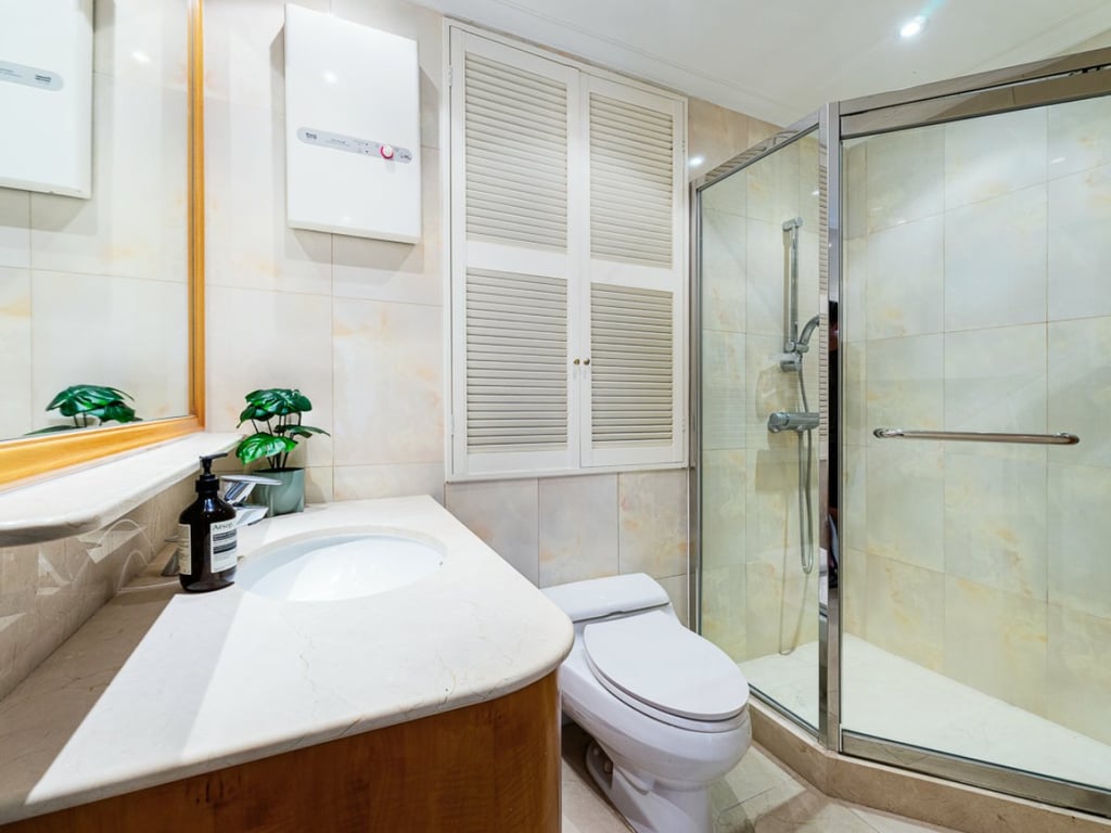 https://img.propertyraptor.com/cdn-cgi/imagedelivery/KD5bF_AFL0JDTbKLWF7z9g/ap8/ap8_001/hornet/prp/img/a406fd003d4db33f646cbfdd3e24557d.jpg/public