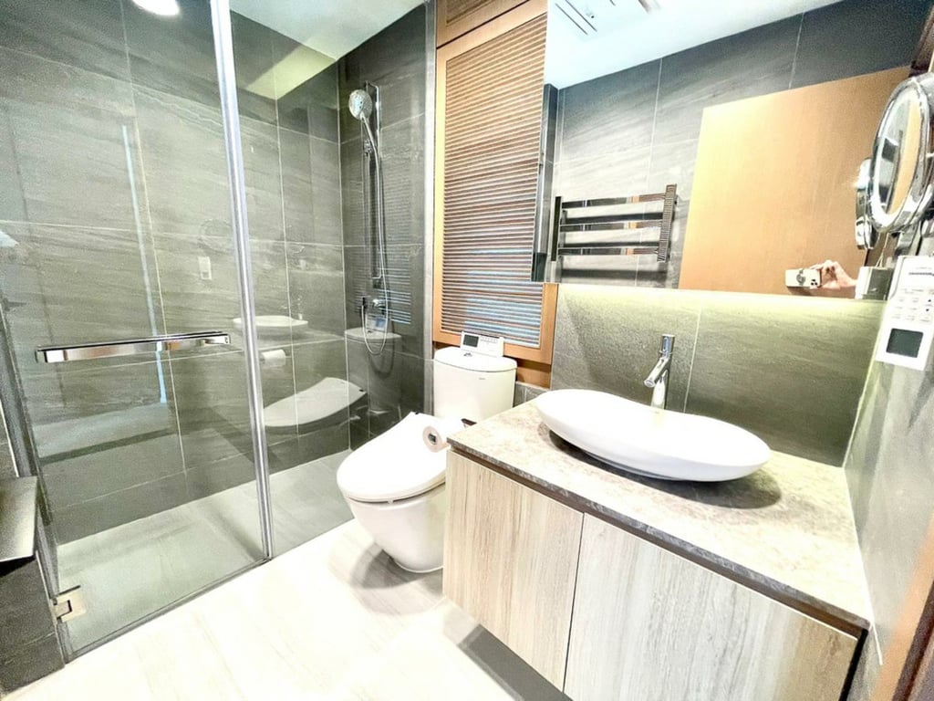 https://img.propertyraptor.com/cdn-cgi/imagedelivery/KD5bF_AFL0JDTbKLWF7z9g/ap8/ap8_001/hornet/prp/img/a40aaa9aa146ad3fb75b17f3fa23e271.jpg/public