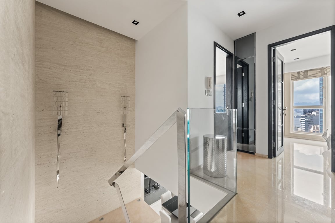https://img.propertyraptor.com/cdn-cgi/imagedelivery/KD5bF_AFL0JDTbKLWF7z9g/ap8/ap8_001/hornet/prp/img/a410c2bcb2e48b6f8439f9a3a8bb0aed-wtm.jpg/public