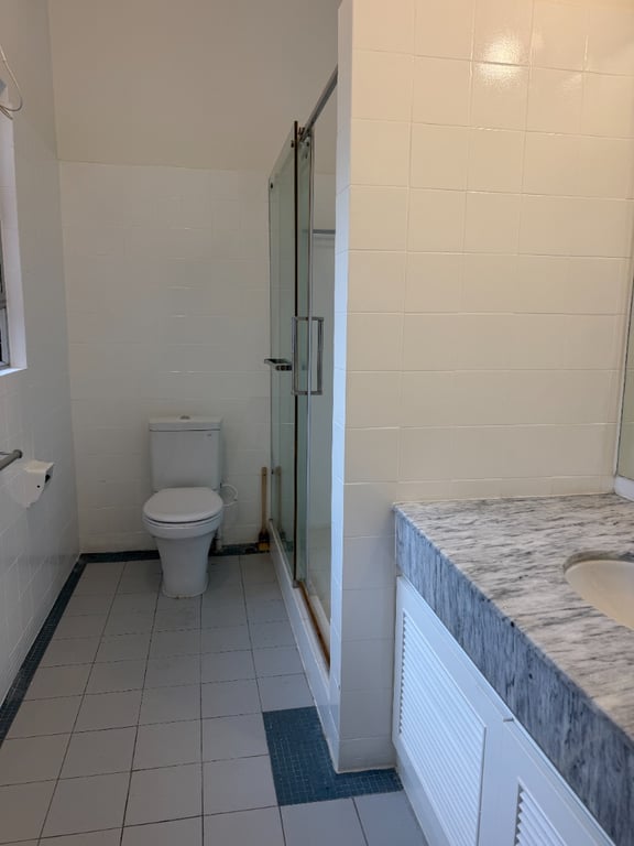 https://img.propertyraptor.com/cdn-cgi/imagedelivery/KD5bF_AFL0JDTbKLWF7z9g/ap8/ap8_001/hornet/prp/img/a429edc6ce8cce26dfe61a55daab2597-wtm.jpg/public