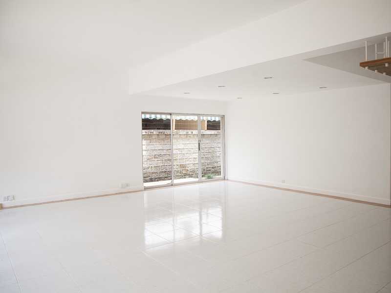https://img.propertyraptor.com/cdn-cgi/imagedelivery/KD5bF_AFL0JDTbKLWF7z9g/ap8/ap8_001/hornet/prp/img/a42abcdc4405940dd3ce22cbb3cf3a11.jpg/public