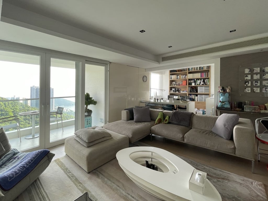 https://img.propertyraptor.com/cdn-cgi/imagedelivery/KD5bF_AFL0JDTbKLWF7z9g/ap8/ap8_001/hornet/prp/img/a42fefdc8c22ad16fcfcbbc6ef8609d4-wtm.jpg/public
