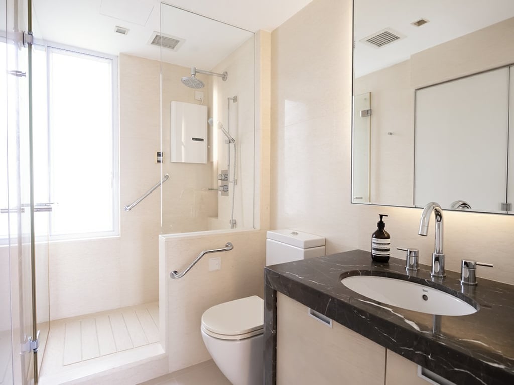 https://img.propertyraptor.com/cdn-cgi/imagedelivery/KD5bF_AFL0JDTbKLWF7z9g/ap8/ap8_001/hornet/prp/img/a440d275eb45b726349a637c5b1d225c.jpg/public