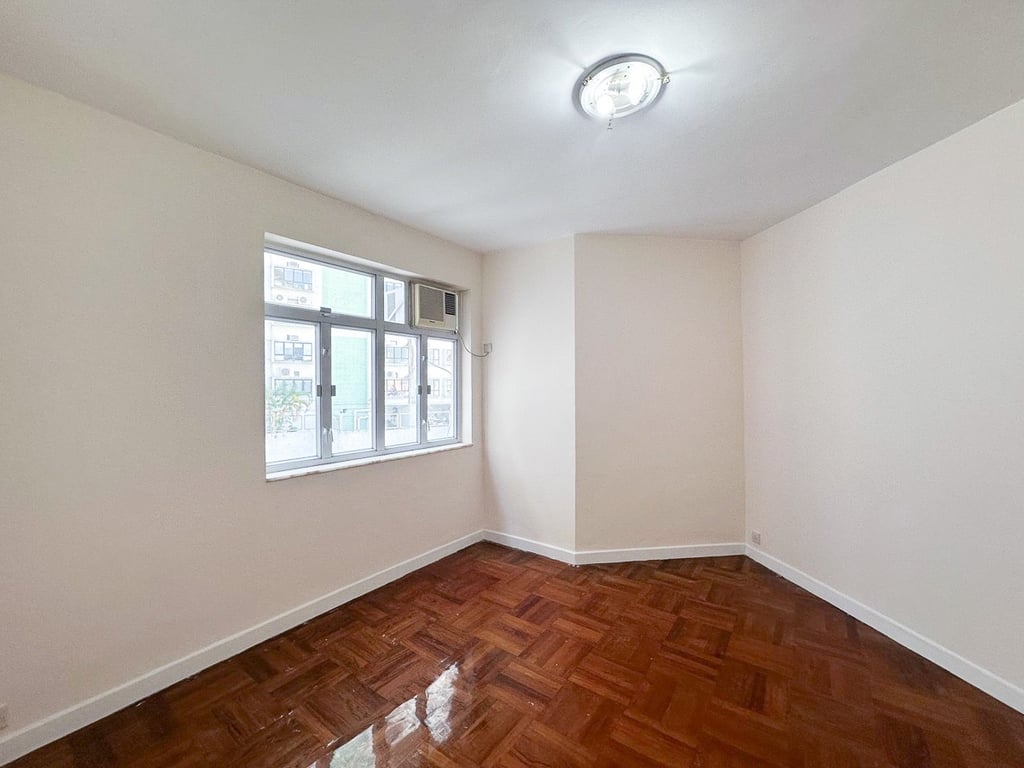 https://img.propertyraptor.com/cdn-cgi/imagedelivery/KD5bF_AFL0JDTbKLWF7z9g/ap8/ap8_001/hornet/prp/img/a452c6f5c1935530f1dcf35af89b1a2f-wtm.jpg/public