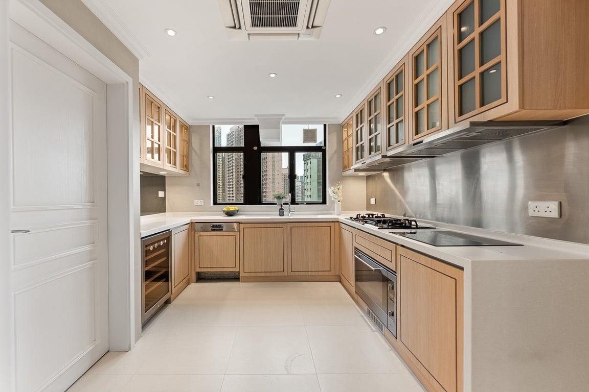 https://img.propertyraptor.com/cdn-cgi/imagedelivery/KD5bF_AFL0JDTbKLWF7z9g/ap8/ap8_001/hornet/prp/img/a4771efd52bcd9b91341cd59548df312-wtm.jpg/public