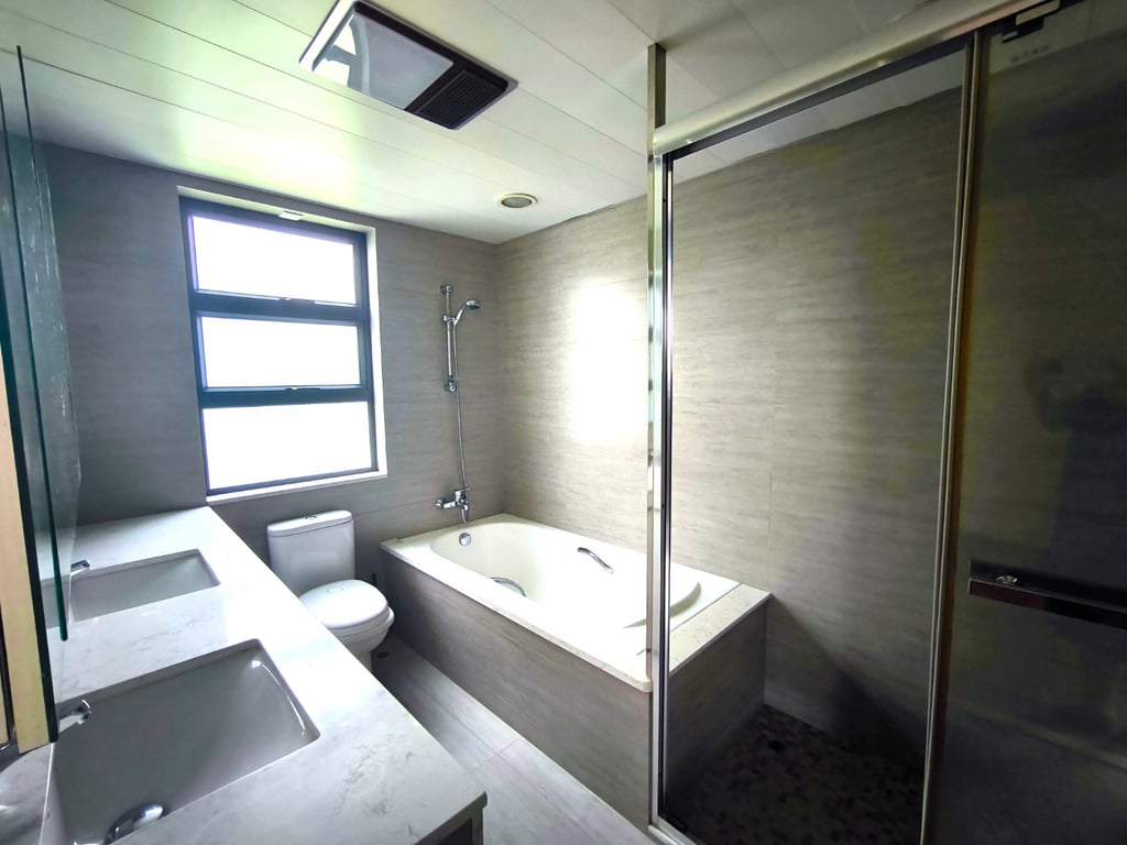 https://img.propertyraptor.com/cdn-cgi/imagedelivery/KD5bF_AFL0JDTbKLWF7z9g/ap8/ap8_001/hornet/prp/img/a4914ca2bc1cbaf9e30b5866899926f1-wtm.jpg/public