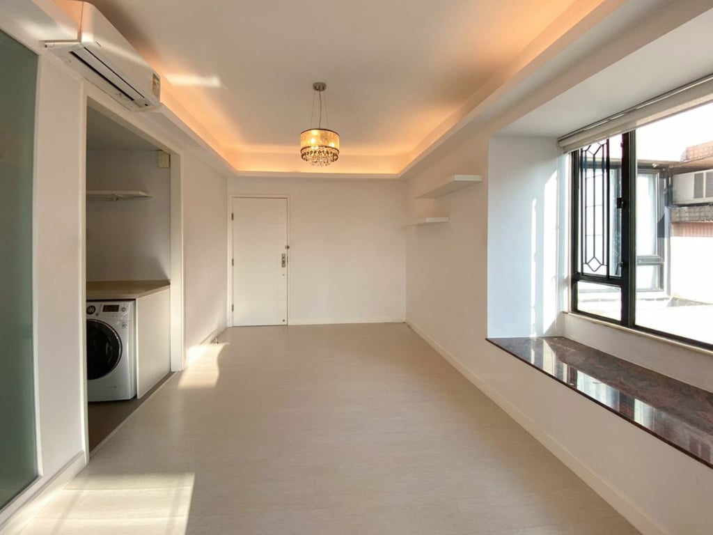 https://img.propertyraptor.com/cdn-cgi/imagedelivery/KD5bF_AFL0JDTbKLWF7z9g/ap8/ap8_001/hornet/prp/img/a4b58c35cac087983e127ef65565f262.jpg/public