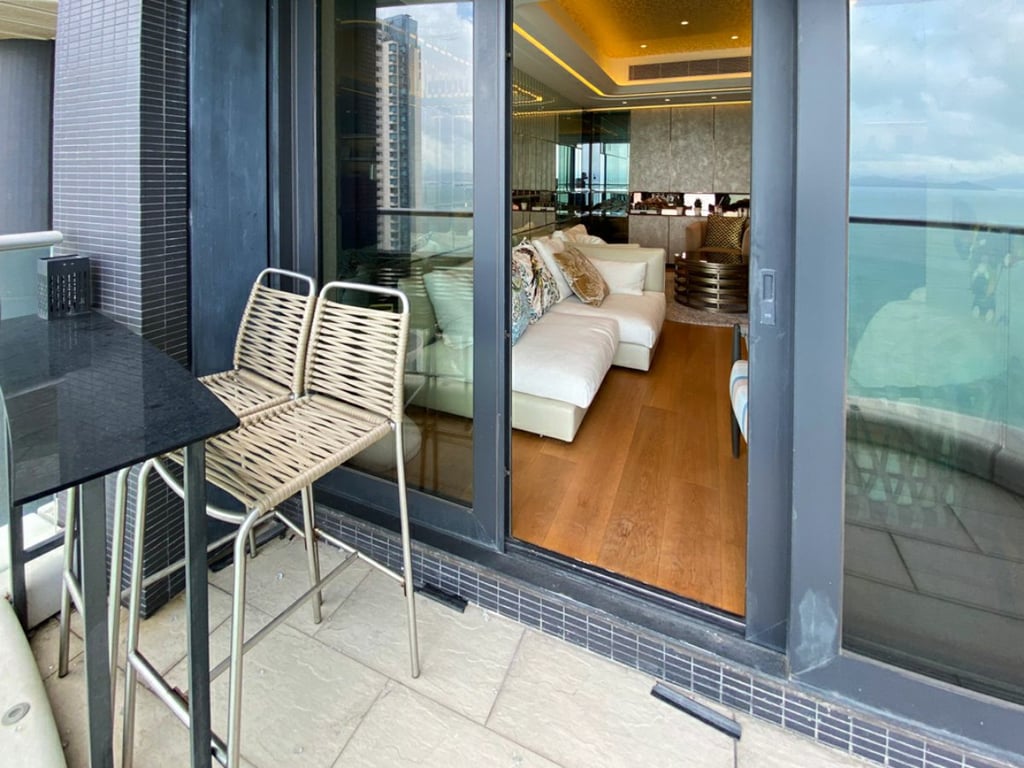 https://img.propertyraptor.com/cdn-cgi/imagedelivery/KD5bF_AFL0JDTbKLWF7z9g/ap8/ap8_001/hornet/prp/img/a4cba603383e1e49c6078408caf530b6.jpg/public