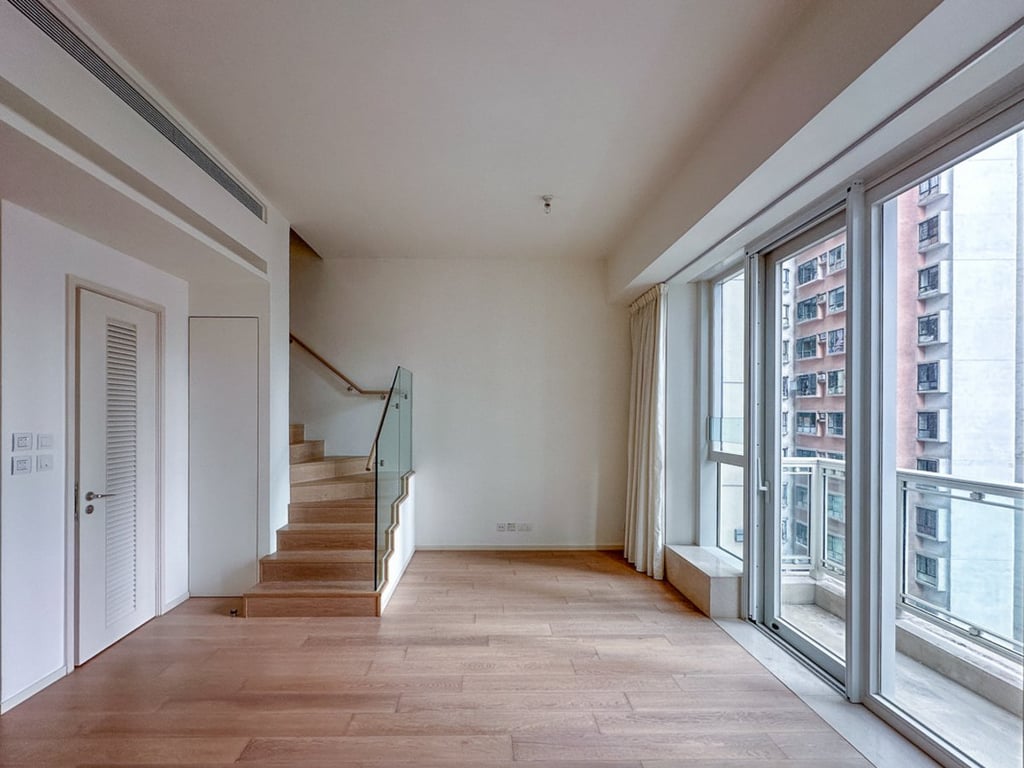 https://img.propertyraptor.com/cdn-cgi/imagedelivery/KD5bF_AFL0JDTbKLWF7z9g/ap8/ap8_001/hornet/prp/img/a4db07fd1d43339499f0deca10d82423.jpg/public