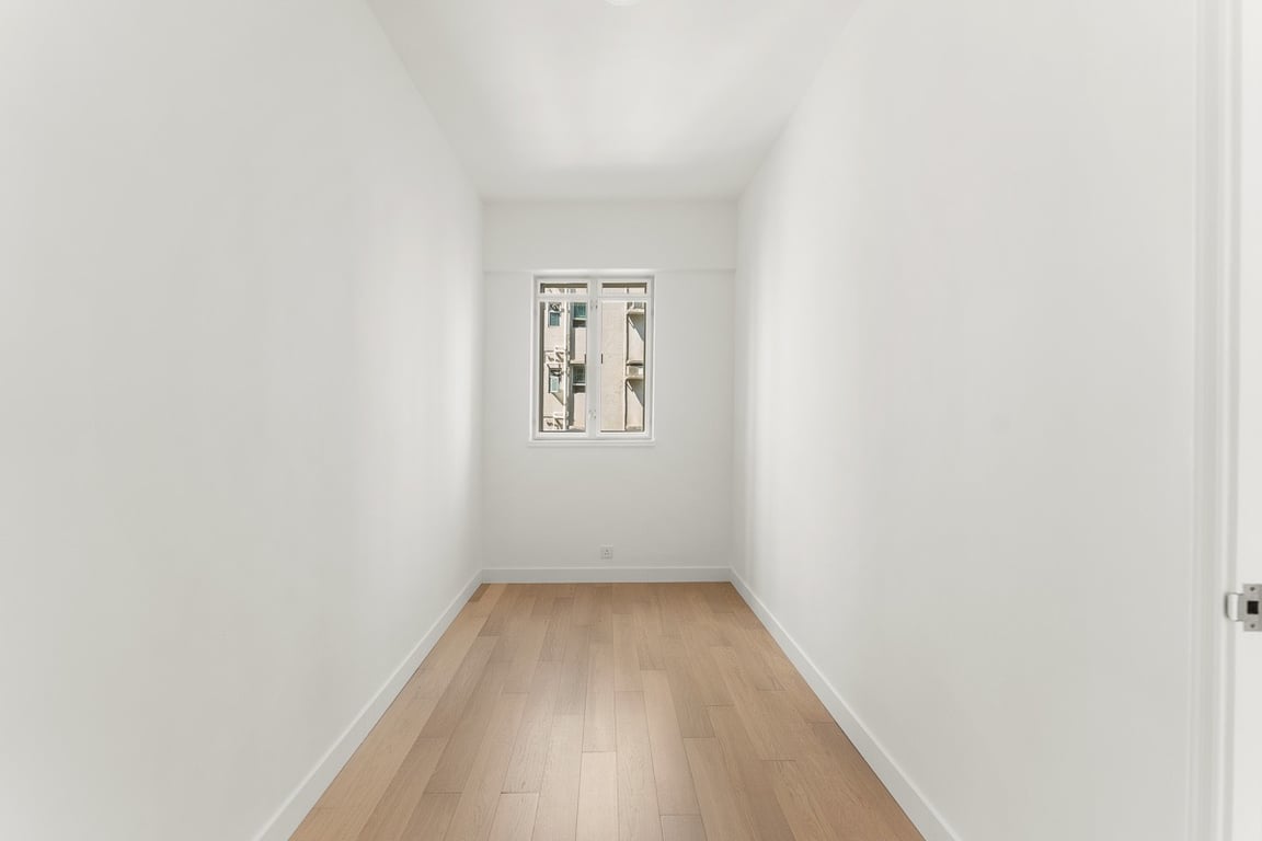 https://img.propertyraptor.com/cdn-cgi/imagedelivery/KD5bF_AFL0JDTbKLWF7z9g/ap8/ap8_001/hornet/prp/img/a505ce42489894da9a21c62e55bab2bc-wtm.jpg/public