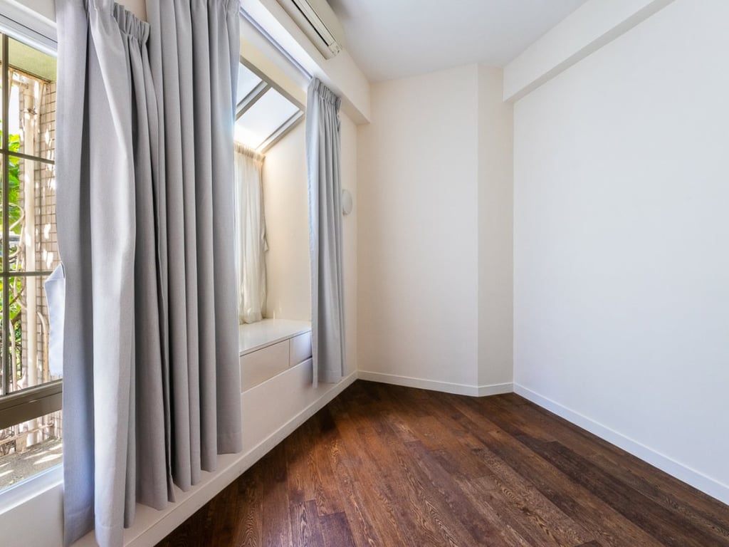 https://img.propertyraptor.com/cdn-cgi/imagedelivery/KD5bF_AFL0JDTbKLWF7z9g/ap8/ap8_001/hornet/prp/img/a505fe4e61b1dae143116060e05a45bb.jpg/public