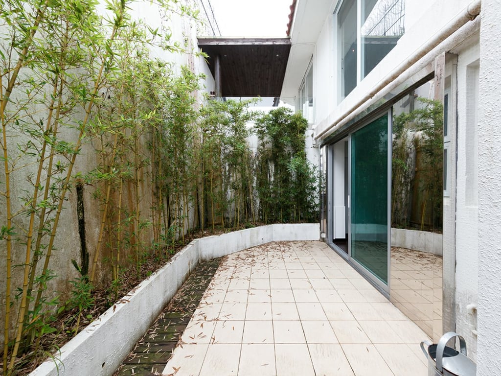 https://img.propertyraptor.com/cdn-cgi/imagedelivery/KD5bF_AFL0JDTbKLWF7z9g/ap8/ap8_001/hornet/prp/img/a51d9aa4f3a97467ddc60dbda6657539.jpg/public