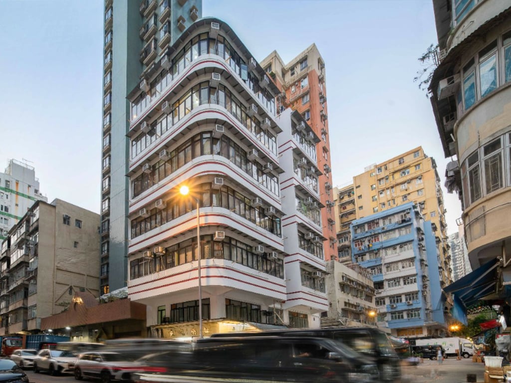 https://img.propertyraptor.com/cdn-cgi/imagedelivery/KD5bF_AFL0JDTbKLWF7z9g/ap8/ap8_001/hornet/prp/img/a5626e222506b82d07f65c3594e9abd7.jpg/public