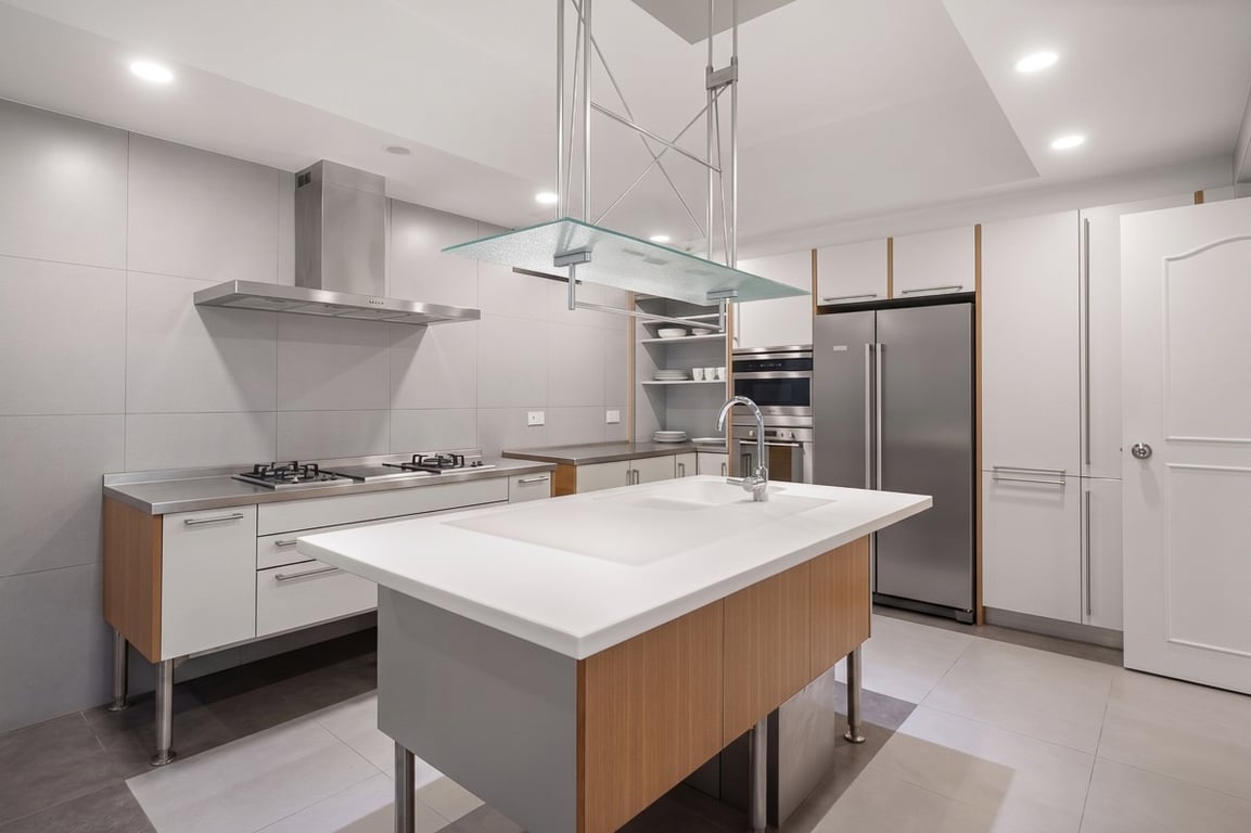 https://img.propertyraptor.com/cdn-cgi/imagedelivery/KD5bF_AFL0JDTbKLWF7z9g/ap8/ap8_001/hornet/prp/img/a56c8b52036b8fa0bf5a5e860bc4b70c-wtm.jpg/public