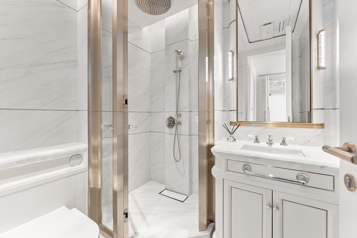 https://img.propertyraptor.com/cdn-cgi/imagedelivery/KD5bF_AFL0JDTbKLWF7z9g/ap8/ap8_001/hornet/prp/img/a5b1801b729466bdc6067f0c8f3b85f9-wtm.jpg/public