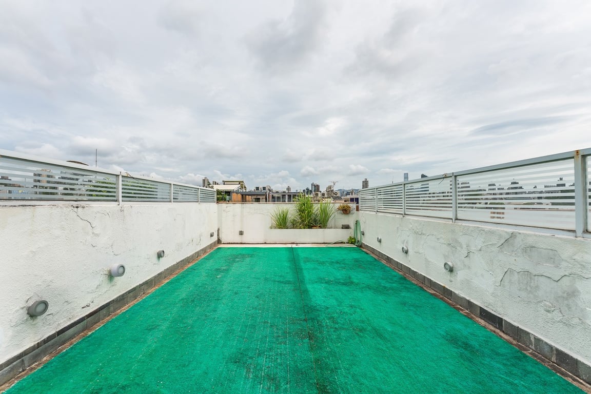 https://img.propertyraptor.com/cdn-cgi/imagedelivery/KD5bF_AFL0JDTbKLWF7z9g/ap8/ap8_001/hornet/prp/img/a5bd3878916ed09ff809a9483a698454-wtm.jpg/public