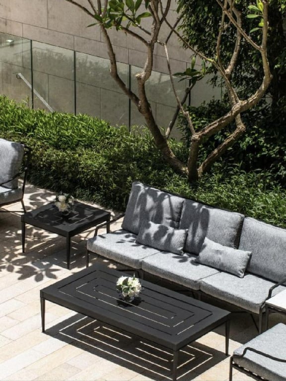 https://img.propertyraptor.com/cdn-cgi/imagedelivery/KD5bF_AFL0JDTbKLWF7z9g/ap8/ap8_001/hornet/prp/img/a5ea60a818e72cd6c92d0c66be67609e.jpg/public