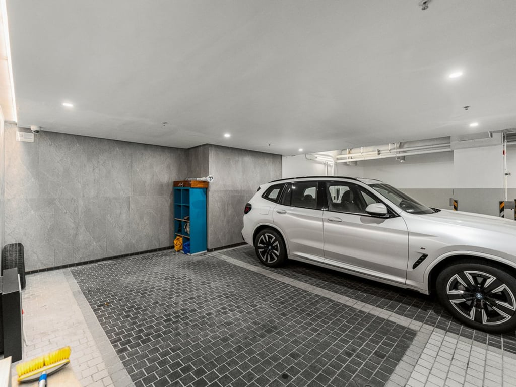 https://img.propertyraptor.com/cdn-cgi/imagedelivery/KD5bF_AFL0JDTbKLWF7z9g/ap8/ap8_001/hornet/prp/img/a6001cae9dfc09316bc2159890ba5b44-wtm.jpg/public
