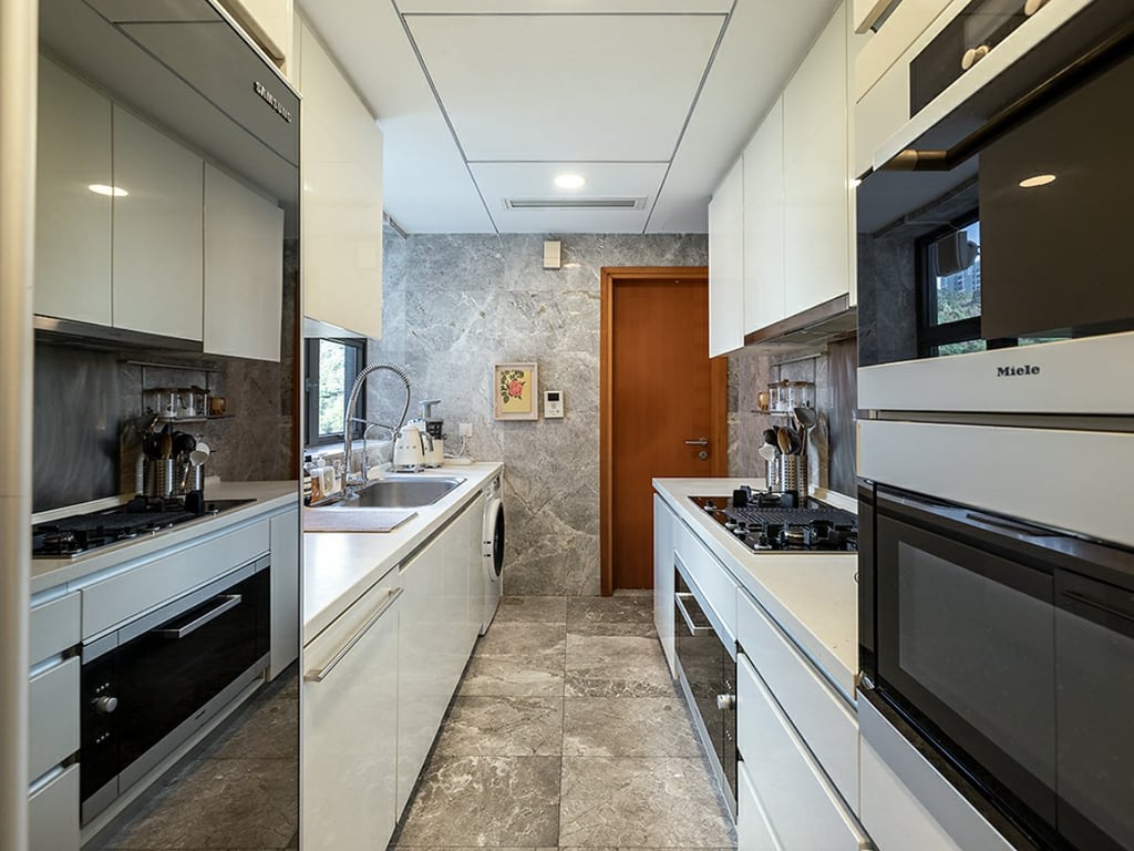 https://img.propertyraptor.com/cdn-cgi/imagedelivery/KD5bF_AFL0JDTbKLWF7z9g/ap8/ap8_001/hornet/prp/img/a615948699f37070e7e23f3c8796fda9.jpg/public