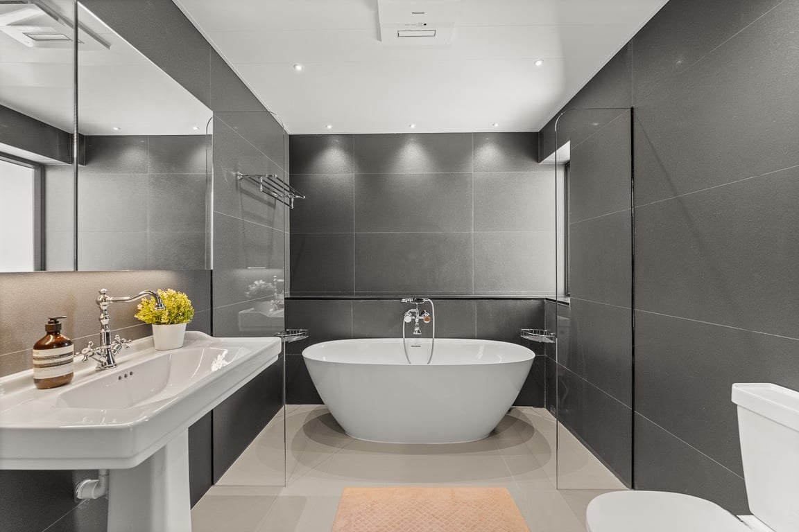 https://img.propertyraptor.com/cdn-cgi/imagedelivery/KD5bF_AFL0JDTbKLWF7z9g/ap8/ap8_001/hornet/prp/img/a623fb1a3317ae6c8dc1c2f680e3ccf0-wtm.jpg/public