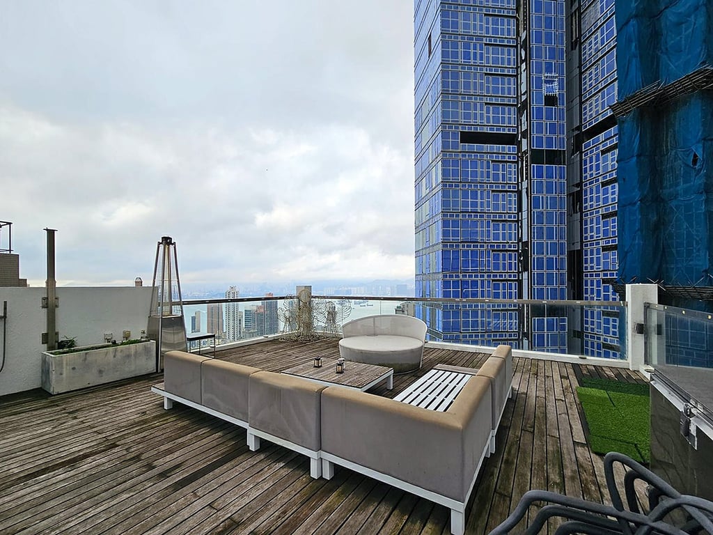 https://img.propertyraptor.com/cdn-cgi/imagedelivery/KD5bF_AFL0JDTbKLWF7z9g/ap8/ap8_001/hornet/prp/img/a63ac5b222ee7a6adc7a2e5076055227.jpg/public