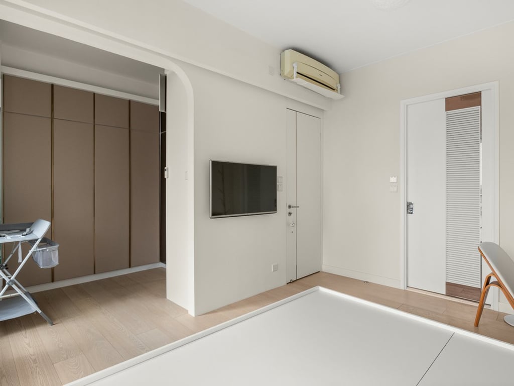 https://img.propertyraptor.com/cdn-cgi/imagedelivery/KD5bF_AFL0JDTbKLWF7z9g/ap8/ap8_001/hornet/prp/img/a64330d7e9f831fad2d74d8534415af4.jpg/public