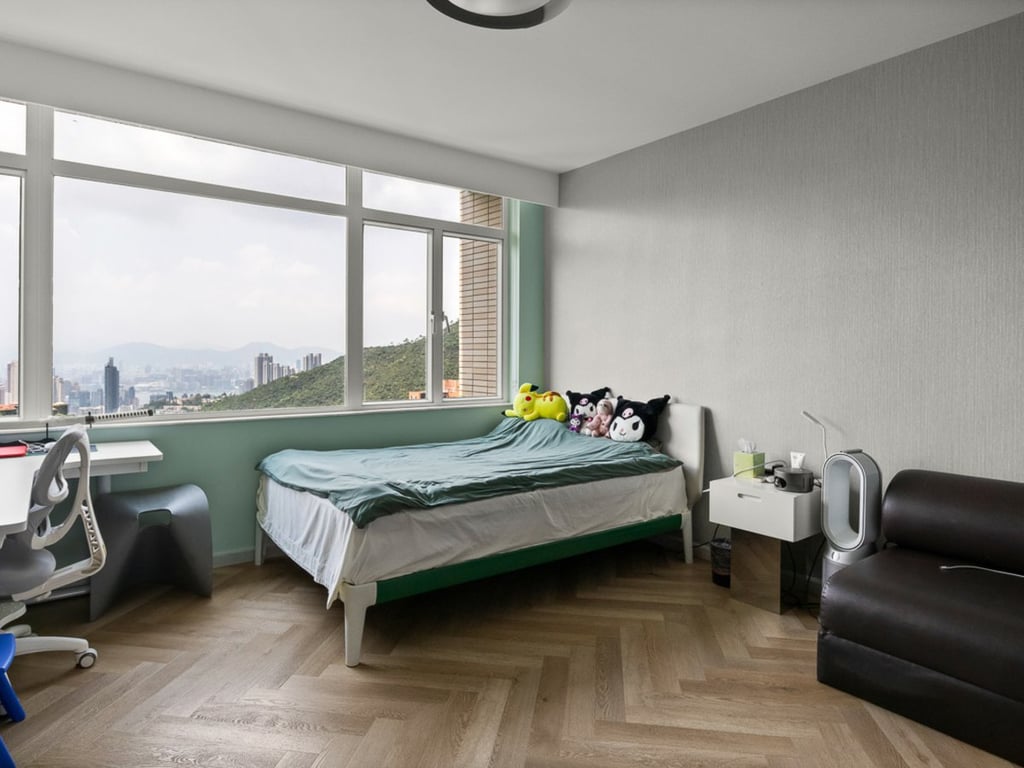 https://img.propertyraptor.com/cdn-cgi/imagedelivery/KD5bF_AFL0JDTbKLWF7z9g/ap8/ap8_001/hornet/prp/img/a6823023029b8ce13ca72d402f26ec7b.jpg/public