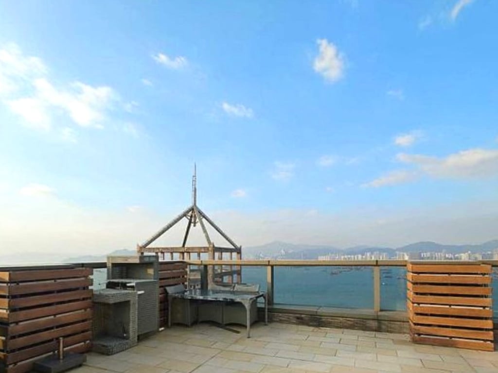 https://img.propertyraptor.com/cdn-cgi/imagedelivery/KD5bF_AFL0JDTbKLWF7z9g/ap8/ap8_001/hornet/prp/img/a683a8ded9030e32d940cd8e4fcb8c6b-wtm.jpg/public