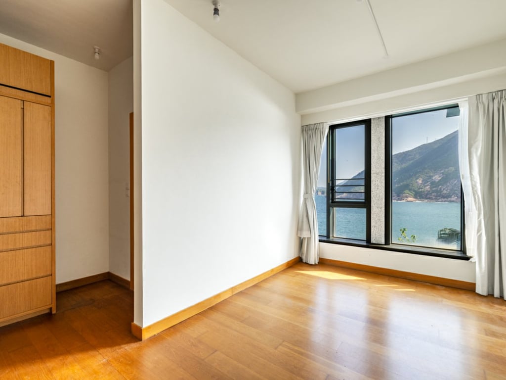 https://img.propertyraptor.com/cdn-cgi/imagedelivery/KD5bF_AFL0JDTbKLWF7z9g/ap8/ap8_001/hornet/prp/img/a69fdbf312c6dec96d460a8772509d73.jpg/public