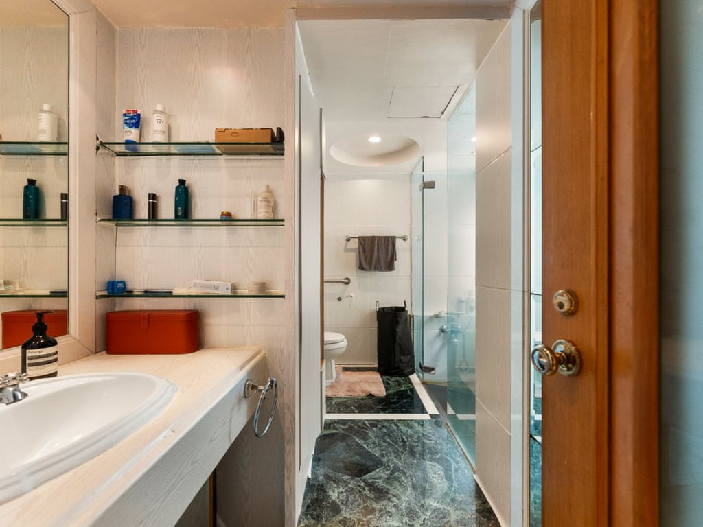 https://img.propertyraptor.com/cdn-cgi/imagedelivery/KD5bF_AFL0JDTbKLWF7z9g/ap8/ap8_001/hornet/prp/img/a6b6cc20b783cad79b324b21fecf46d2-wtm.jpg/public
