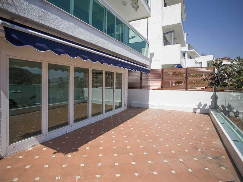 https://img.propertyraptor.com/cdn-cgi/imagedelivery/KD5bF_AFL0JDTbKLWF7z9g/ap8/ap8_001/hornet/prp/img/a6d2a6cc8d112874919baa01c2f586b7.jpg/public