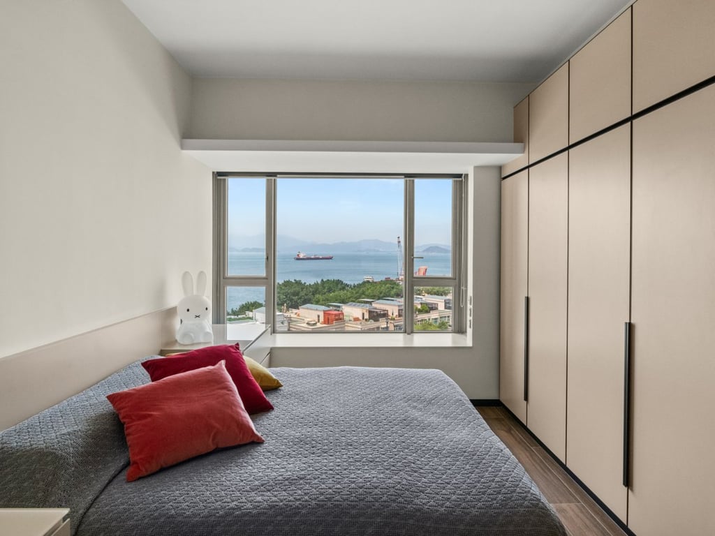 https://img.propertyraptor.com/cdn-cgi/imagedelivery/KD5bF_AFL0JDTbKLWF7z9g/ap8/ap8_001/hornet/prp/img/a6d30fb4afdec81db0839300e36a848a.jpg/public