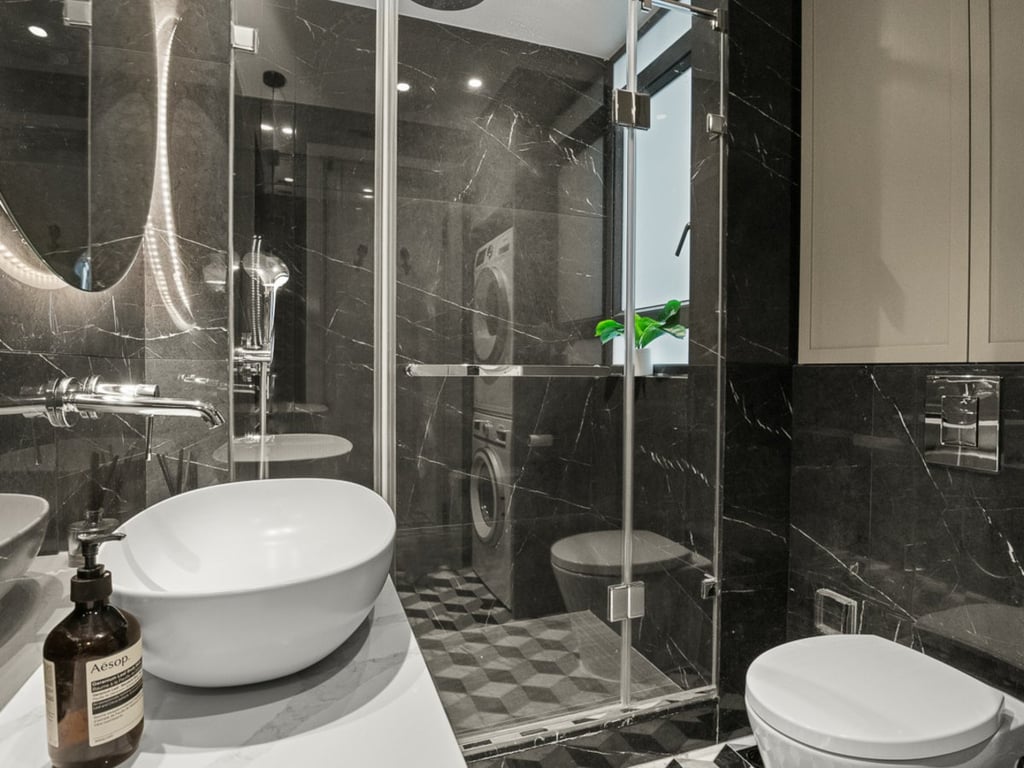 https://img.propertyraptor.com/cdn-cgi/imagedelivery/KD5bF_AFL0JDTbKLWF7z9g/ap8/ap8_001/hornet/prp/img/a6e4ea716ac54a092ba9a3763369bac7.jpg/public