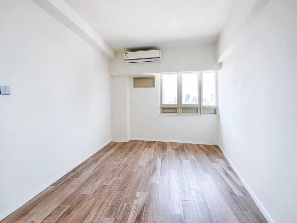 https://img.propertyraptor.com/cdn-cgi/imagedelivery/KD5bF_AFL0JDTbKLWF7z9g/ap8/ap8_001/hornet/prp/img/a7356478eb11b2c4a35240d68999582c.jpg/public