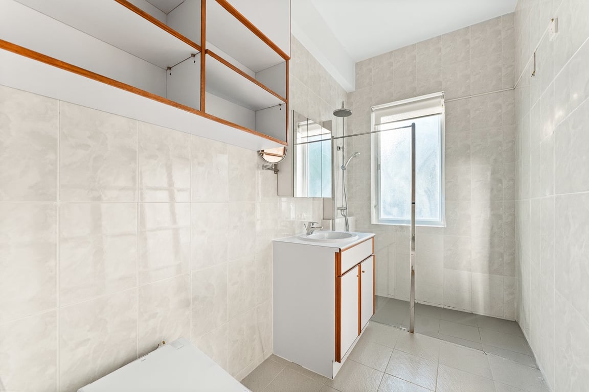https://img.propertyraptor.com/cdn-cgi/imagedelivery/KD5bF_AFL0JDTbKLWF7z9g/ap8/ap8_001/hornet/prp/img/a73b3915f3c277a5f6c915b07b2afda1-wtm.jpg/public