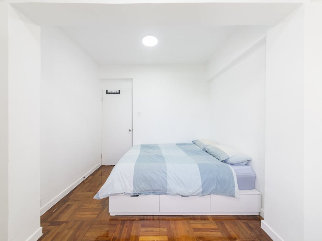 https://img.propertyraptor.com/cdn-cgi/imagedelivery/KD5bF_AFL0JDTbKLWF7z9g/ap8/ap8_001/hornet/prp/img/a73b4e594c7d74111e1a85351e46d500.jpg/public