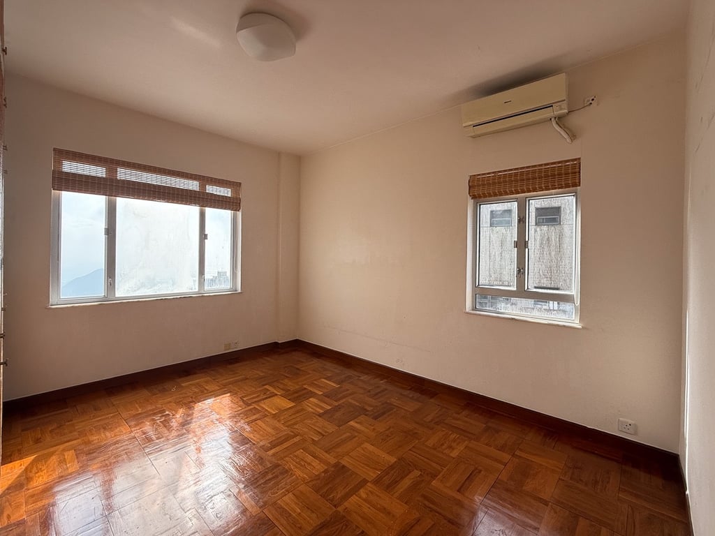 https://img.propertyraptor.com/cdn-cgi/imagedelivery/KD5bF_AFL0JDTbKLWF7z9g/ap8/ap8_001/hornet/prp/img/a73c6ccf346b67c12fcb80675ccc804a-wtm.jpg/public