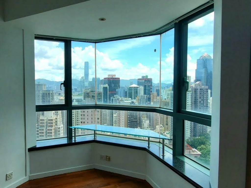 https://img.propertyraptor.com/cdn-cgi/imagedelivery/KD5bF_AFL0JDTbKLWF7z9g/ap8/ap8_001/hornet/prp/img/a7aa29b151758d234e02ffe723083f14.jpg/public