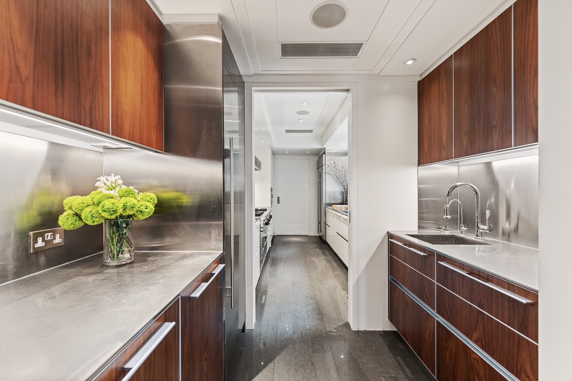 https://img.propertyraptor.com/cdn-cgi/imagedelivery/KD5bF_AFL0JDTbKLWF7z9g/ap8/ap8_001/hornet/prp/img/a7c3a59990c332d015136c3b106b2052-wtm.jpg/public