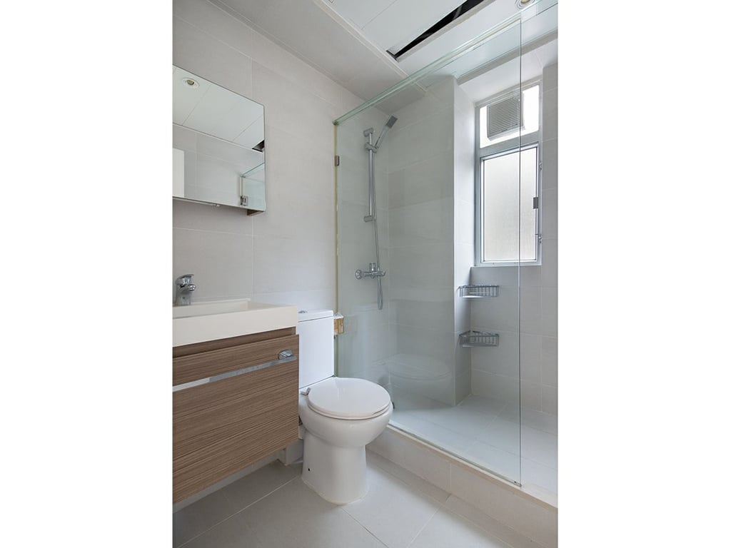 https://img.propertyraptor.com/cdn-cgi/imagedelivery/KD5bF_AFL0JDTbKLWF7z9g/ap8/ap8_001/hornet/prp/img/a85db2ecc5f19ffca379eec6bb2ea389.jpg/public