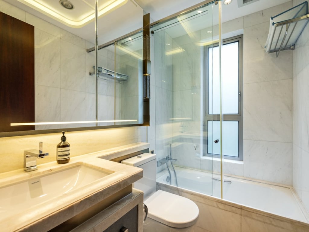 https://img.propertyraptor.com/cdn-cgi/imagedelivery/KD5bF_AFL0JDTbKLWF7z9g/ap8/ap8_001/hornet/prp/img/a85dddec5ba04a1bc51316600fb08623.jpg/public