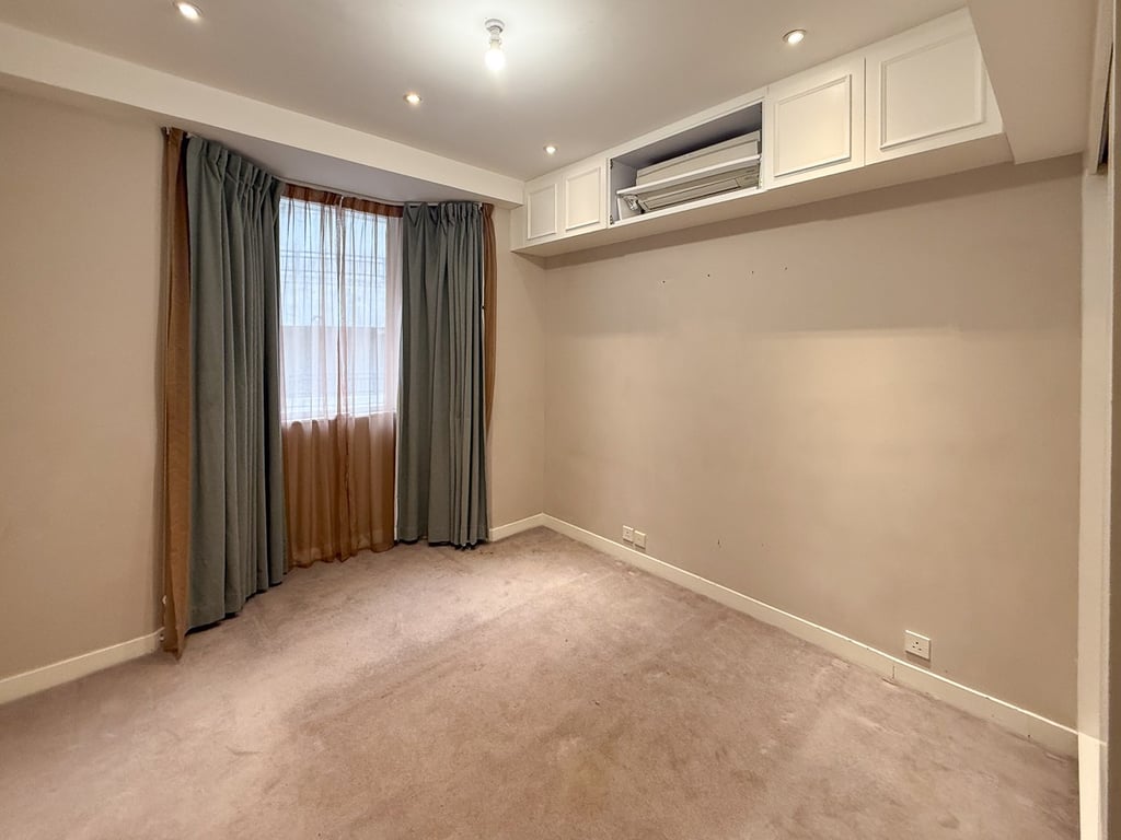 https://img.propertyraptor.com/cdn-cgi/imagedelivery/KD5bF_AFL0JDTbKLWF7z9g/ap8/ap8_001/hornet/prp/img/a8a86f905b561e3cce4620903f73ec9b-wtm.jpg/public