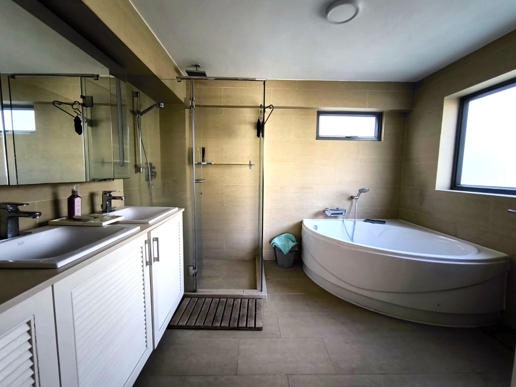 https://img.propertyraptor.com/cdn-cgi/imagedelivery/KD5bF_AFL0JDTbKLWF7z9g/ap8/ap8_001/hornet/prp/img/a8a92ee970ee06576375fda0002dd951-wtm.jpg/public